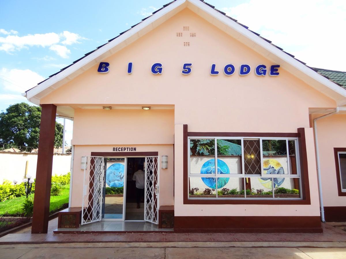 Big 5 Junior Lodge Лубумбаші Екстер'єр фото